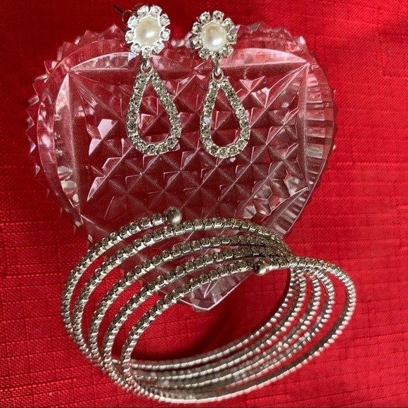 silver rhinestone teardrop statement earrings with pearls and CZ wrap bracelet - Picture 10 of 10